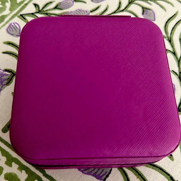 Jewelry box NWOT.Offers welcome